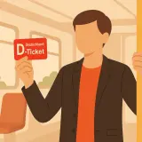 Mann hält personalisiertes Deutschlandticket in der Hand, bereit für die Fahrt im Zug.