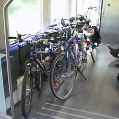 Fahrräder im Zugabteil, ideal für die Mitnahme mit dem NRW-Studententicket.