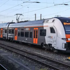 Der RRX RE11 fährt nach Kassel-Wilhelmshöhe.