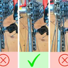 Drei Ansichten einer Fahrradkassette. Die mittlere zeigt, wie die **Kettenschaltung einstellen** richtig aussieht, mit einem grünen Haken. Die äußeren zeigen Fehler.