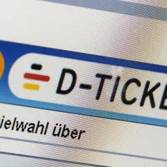 D-Ticket-Logo mit Deutschlandfarben. Hier wird das 24 stunden ticket nrw für die Fahrtzielwahl angezeigt.