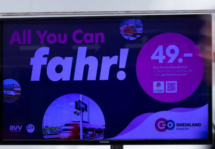 Das Deutschlandticket für 49€ ermöglicht unbegrenzte Fahrten in Deutschland und auch in den Niederlanden.