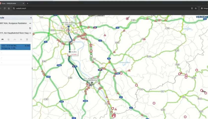 Verkehrs-NRW-Karte zeigt eine Route von Köln nach Bonn mit leichten Verzögerungen.
