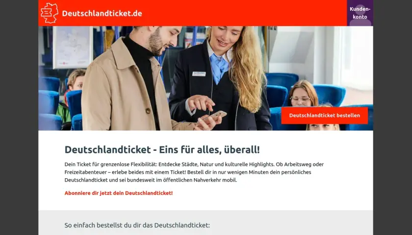 Ein Zugbegleiter zeigt einem Kunden auf dem Handy, wie man das Deutschlandticket bestellt. Bis wann bestellen? Jetzt dein Ticket sichern!