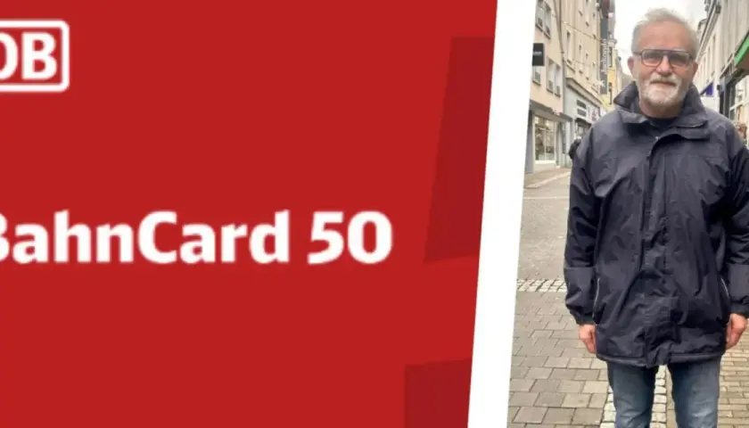 Mann mit Brille und Bart steht auf einem Gehweg. Links daneben rote Fläche mit "BahnCard 50" und DB-Logo.