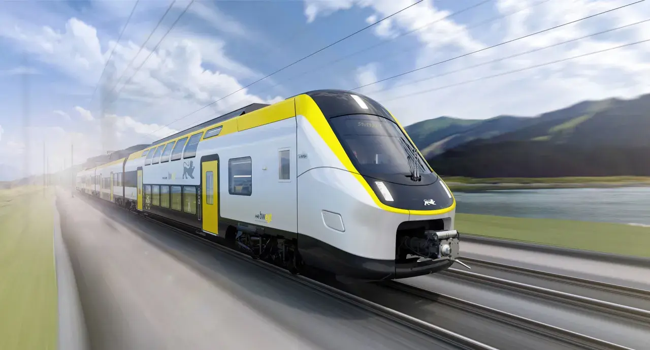 Moderner doppeldecker zug rast mit gelben Akzenten durch eine malerische Landschaft.