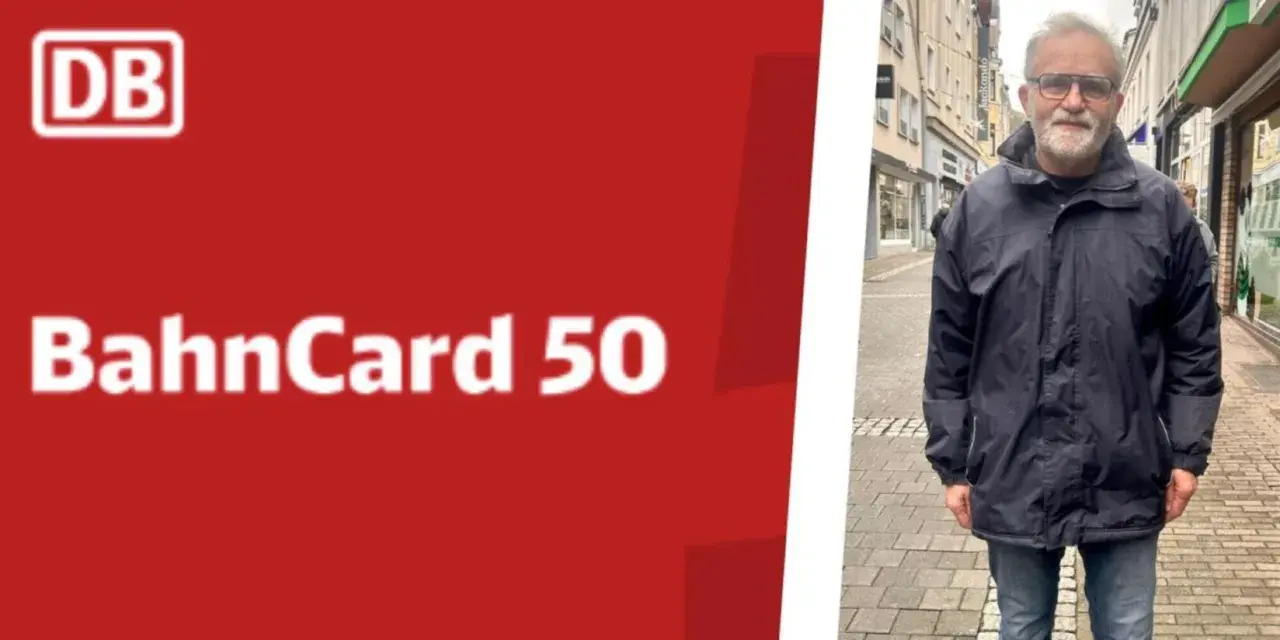 Mann mit Brille und Bart steht auf einem Gehweg. Links daneben rote Fläche mit "BahnCard 50" und DB-Logo.