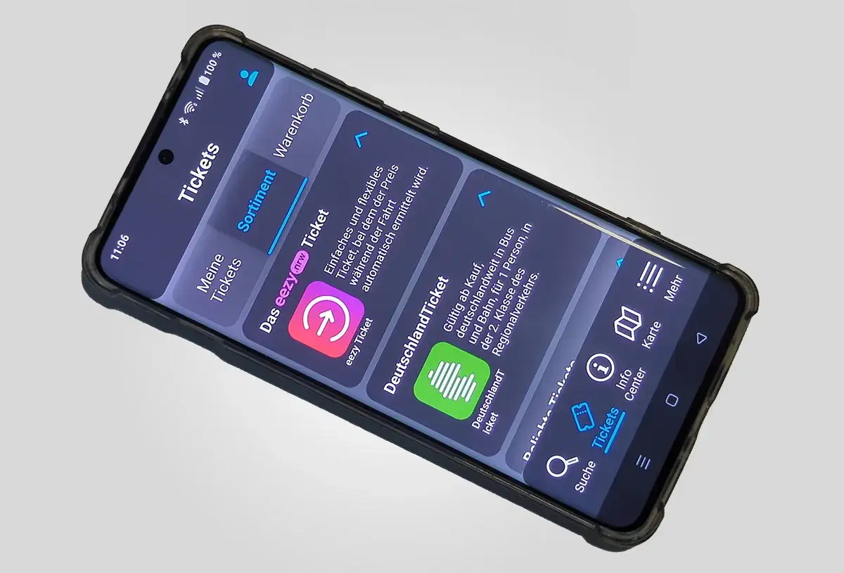 Smartphone zeigt App 