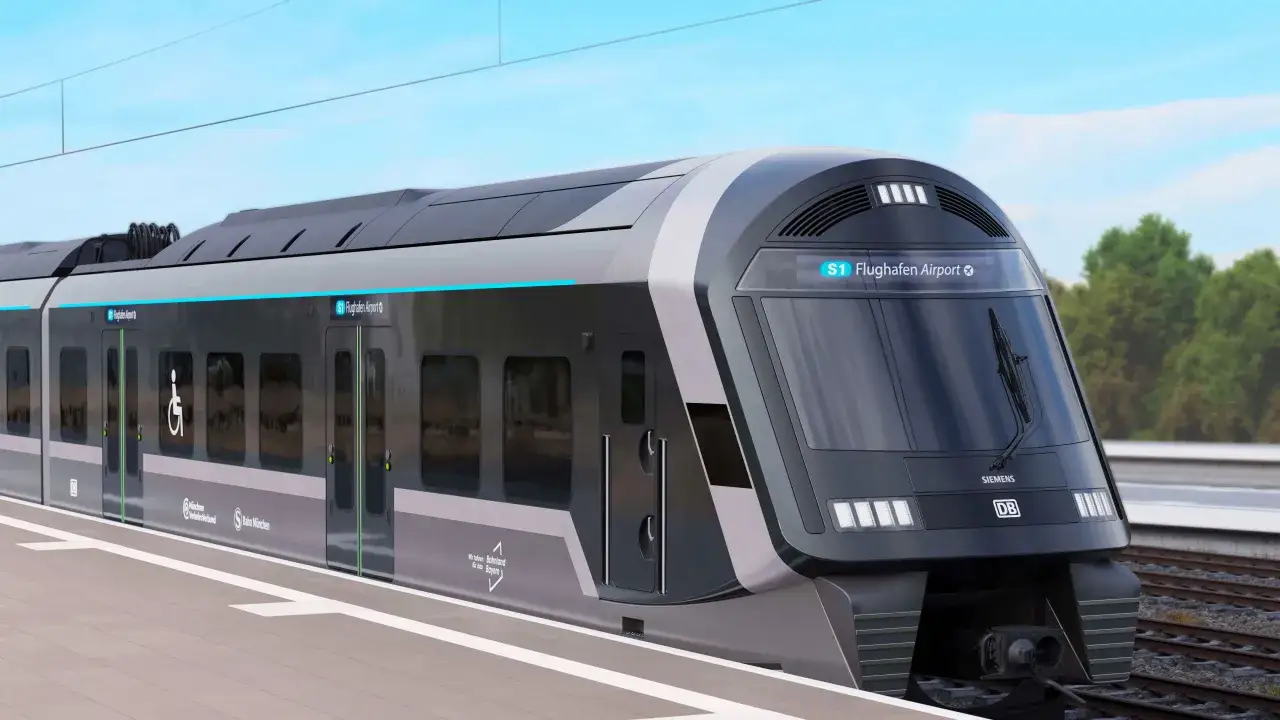 Moderner S-Bahn Zug der BR 423 f&auml;hrt zum Flughafen.