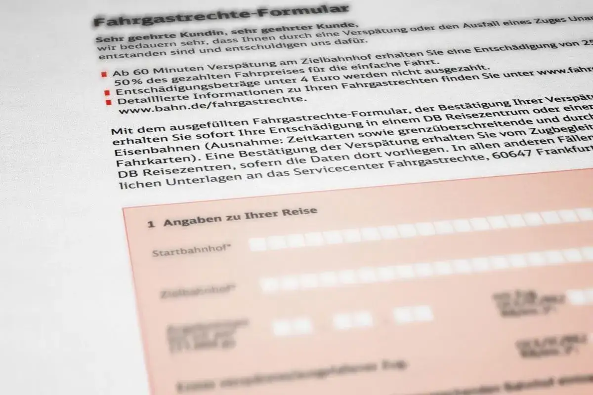 Fahrgastrechte-Formular: Wenn der Bus nicht kommt, wo anrufen? Hier steht, wie Sie Entsch&auml;digung f&uuml;r Versp&auml;tungen erhalten.