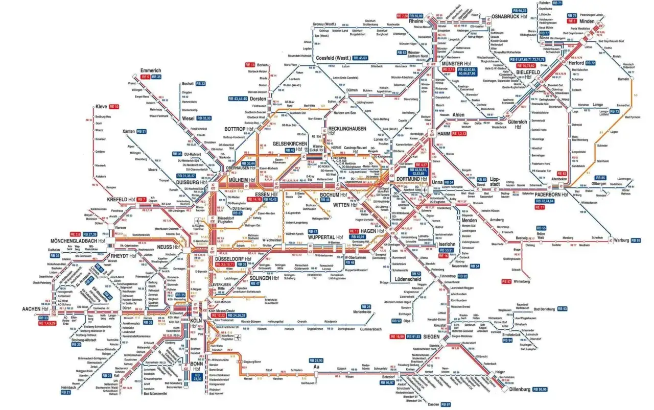 Das Bild zeigt den Semesterticket Geltungsbereich im ÖPNV-Netz Nordrhein-Westfalen mit vielen Städten und Bahnlinien.